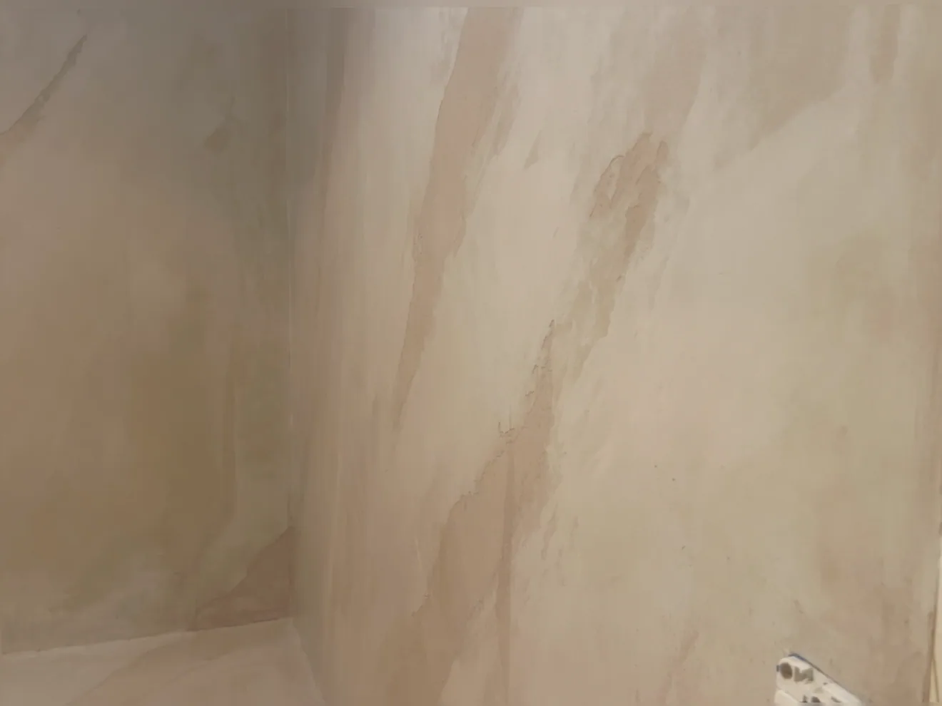 Micro cement carried seamlessly into a shower recess